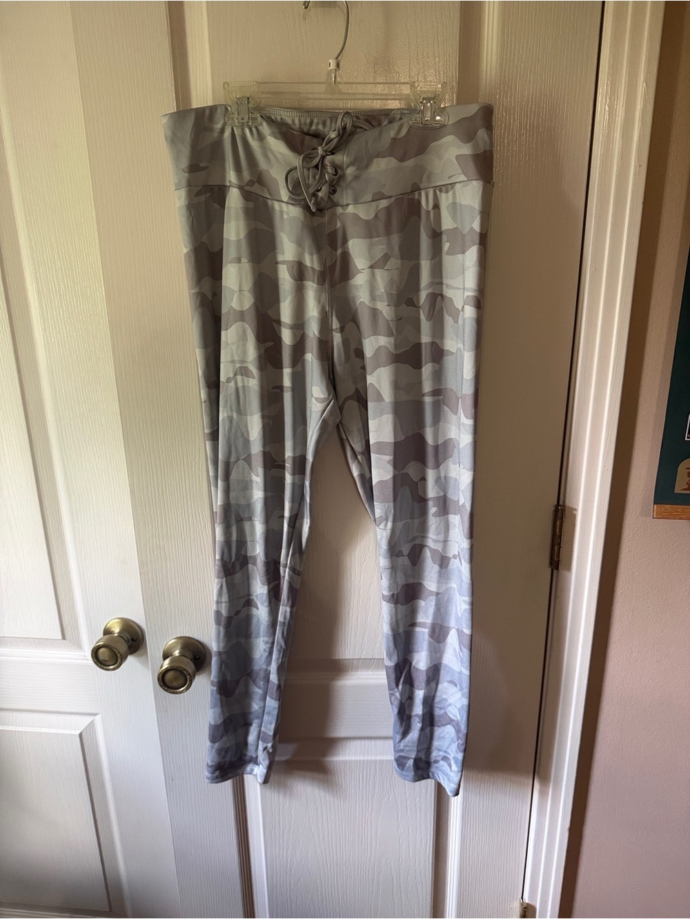 Simply Southern Gray Camo Athletic Leggings